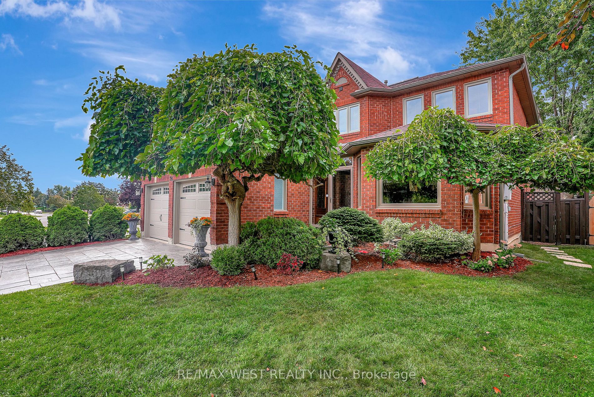 24 Shadywood Rd